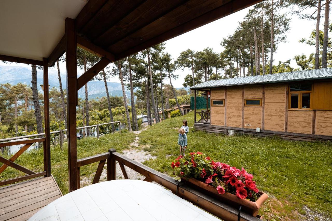 Bungalows Del Camping Pedraforca Saldés Eksteriør bilde